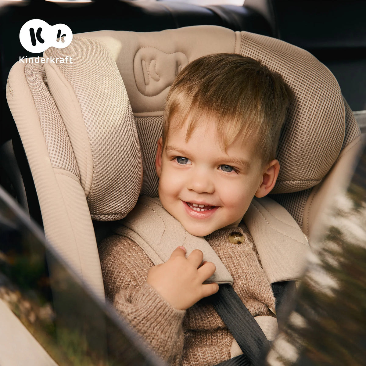Child buckled into the Kinderkraft XPEDITION 3 i-Size car seat