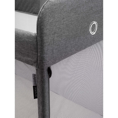 Close-up of the grey melange fabric on the Bugaboo Stardust travel cot