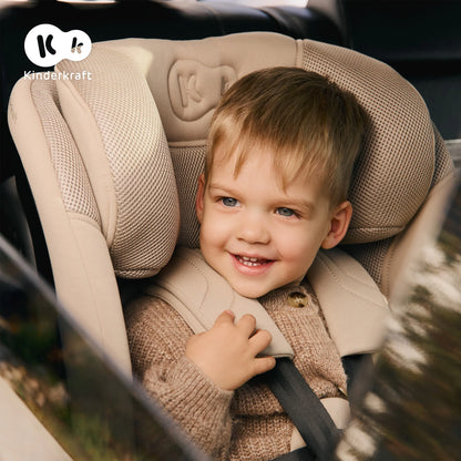 Child buckled into the Kinderkraft XPEDITION 3 i-Size car seat